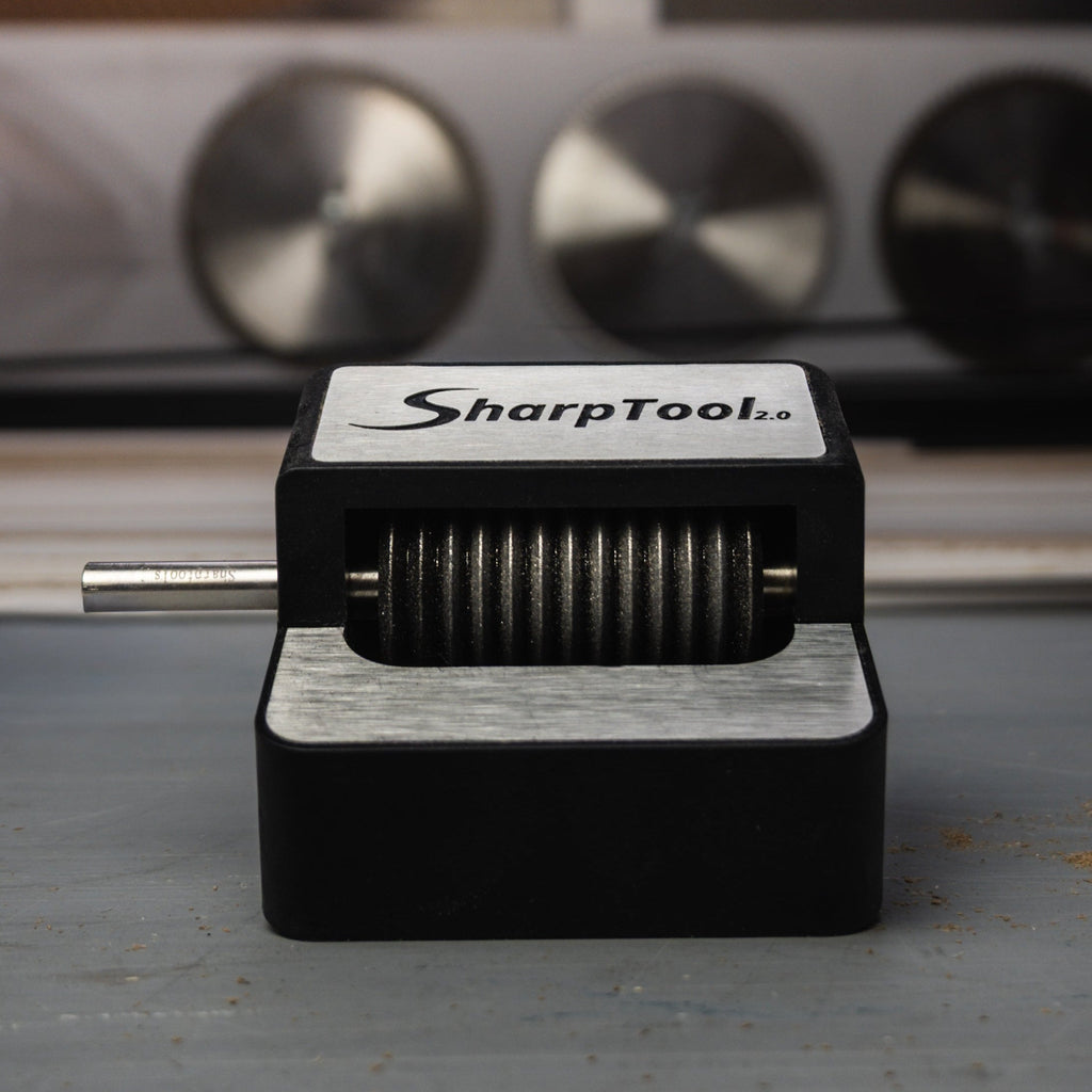 SharpTool 2.0 compacte slijptool voor multitoolbladen in een professionele werkplaatsomgeving